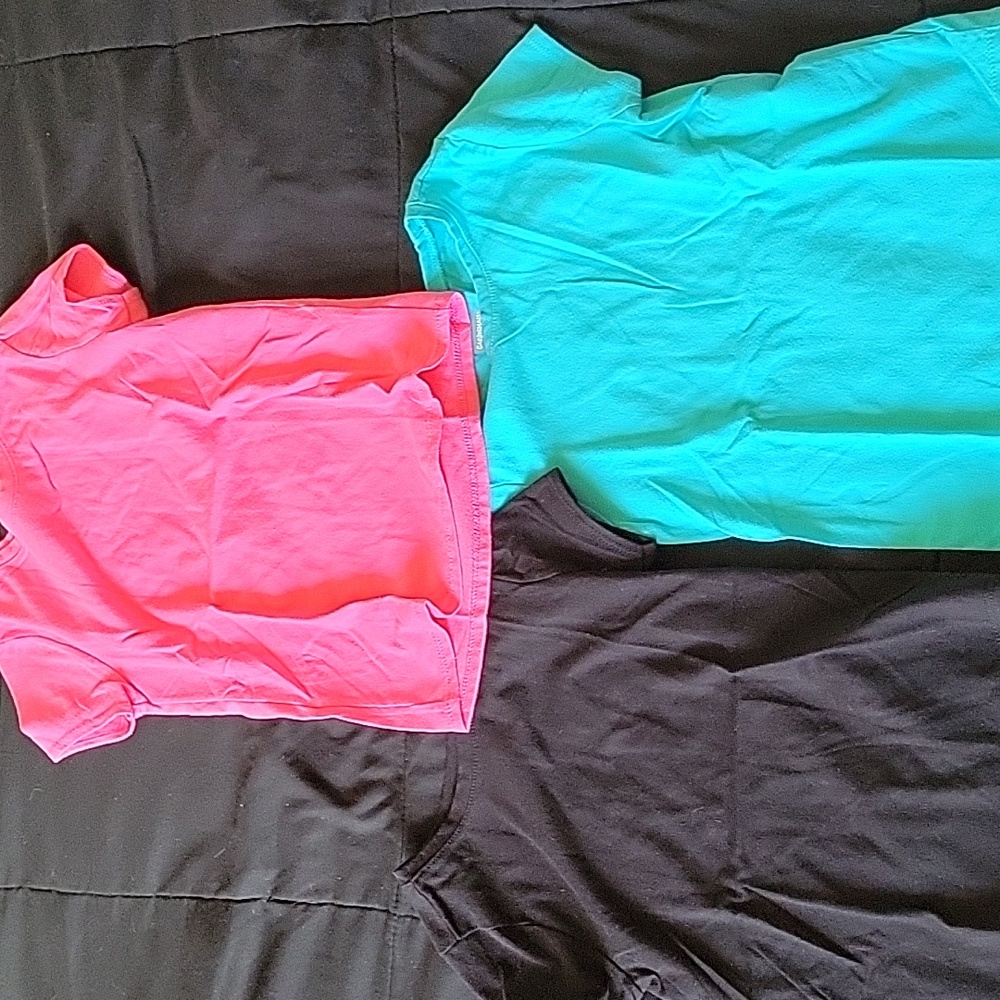 3 tshirts 5t Pink, black, teal.